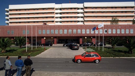 Covid-19: Hospital de Almada sem novos casos dois dias depois de encerrar urgência pediátrica