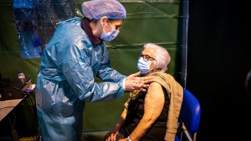 Covid-19: Mais de 2 milhões vacinados contra gripe e mais de 1,4 M com reforço contra coronavírus