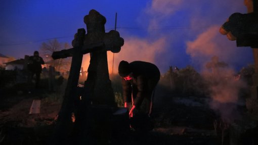Covid-19: Pandemia já matou pelo menos 5.233.111 pessoas em todo o mundo