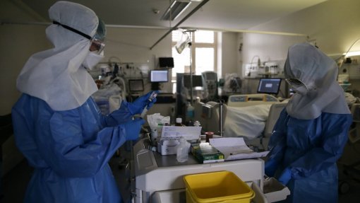 Covid-19: Aumentou confiança nos profissionais de saúde, políticos penalizados - Estudo