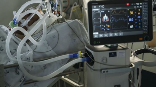 Covid-19: Equipas do Santa Maria foram buscar ao Algarve dois doentes com necessidade de ECMO