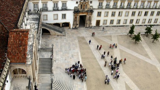 Covid-19: Universidade de Coimbra avalia reações emocionais de profissionais de saúde