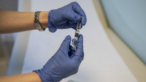 Covid-19: Vacinação de crianças é “desproporcionada” – presidente de colégio da Ordem dos Médicos