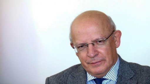 Augusto Santos Silva alerta para a necessidade de se combater a desinformação