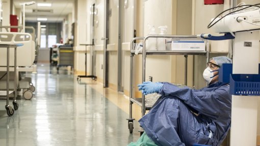 Exaustão laboral fez aumentar absentismo de enfermeiros no Norte em 2021 - sindicato