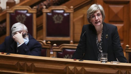 Covid-19: Ministra da Saúde diz que será público &quot;parecer final” sobre vacinação de crianças