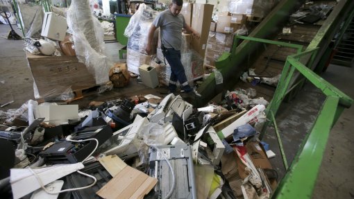 Empresas do setor ambiental apontam metas por cumprir em resíduos eletrónicos