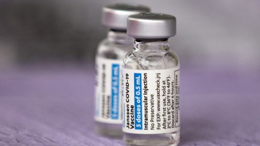 Covid-19: Agência do Medicamento recomenda segunda dose de vacina Janssen a adultos