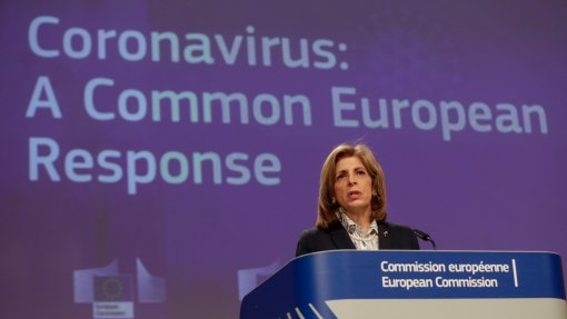 Covid-19: Bruxelas adverte que “próximos meses serão difíceis” com vaga de Ómicron