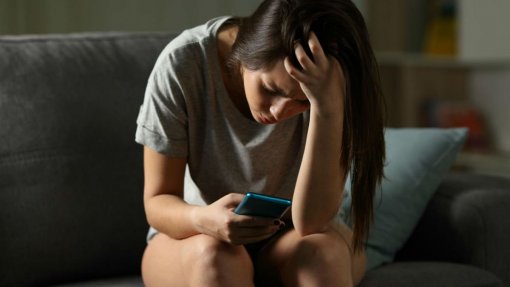 Parlamento açoriano aprova criação de Programa de Combate ao Bullying e Cyberbullying