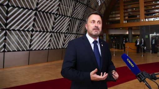 UE/Cimeira: PM luxemburguês contesta medida que impõe apresentação de teste negativo à covid-19