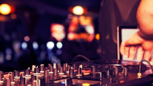 Covid-19: Discotecas e bares encerrados a partir de sábado no continente