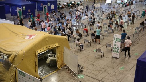 Covid-19: Modalidade &quot;casa aberta” disponível para vacinação de reforço de pessoas a partir dos 63 anos