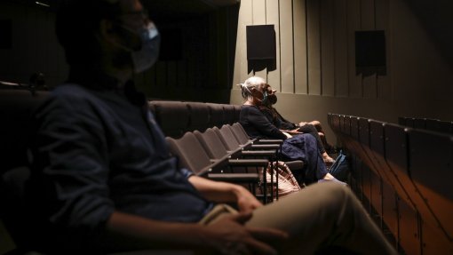 Covid-19: Autoteste negativo permite acesso a cinema até 09 de janeiro - DGS