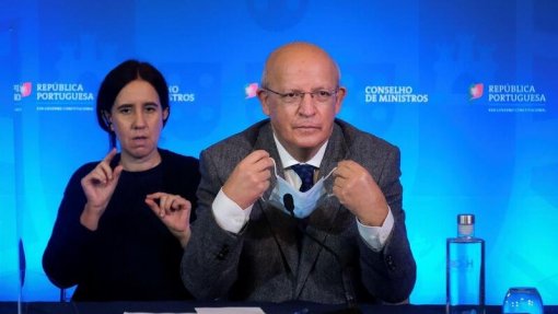 Covid-19: Governo remete para DGS decisão sobre redução do período de isolamento