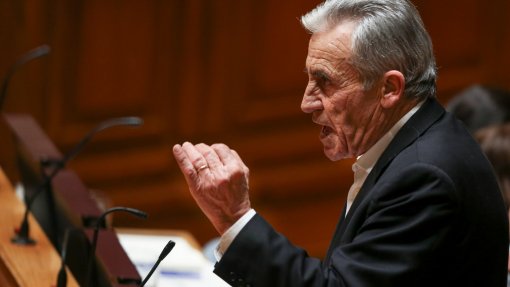Covid-19: Jerónimo não comenta revisão de critérios da DGS e insiste no reforço do SNS