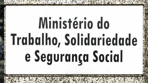 Covid-19: Formulário para pedir apoio à família descarregado 43 mil vezes