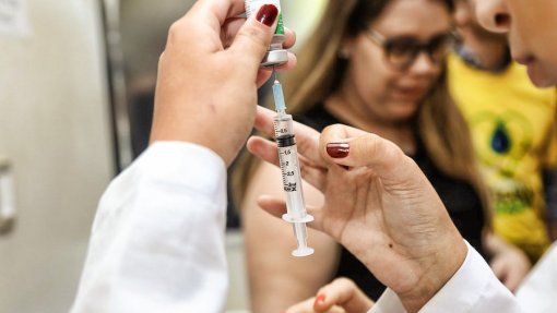 Covid-19: Docentes e funcionários escolares são grupo prioritário na vacinação