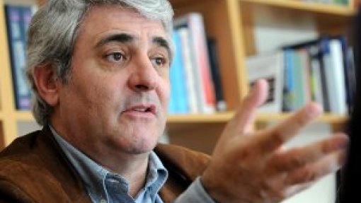 Covid-19: Epidemiologista Henrique Barros diz que falar do fim da pandemia “é bastante exagerado&quot;