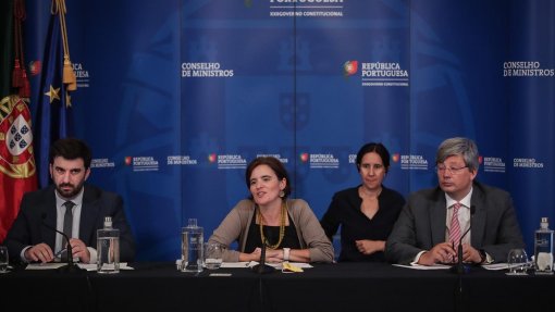 Covid-19: Governo deve aprovar novas medidas para responder ao recorde de infeções