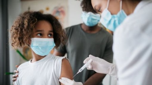 Covid-19: Arranca hoje período de vacinação exclusiva para crianças e comunidade escolar