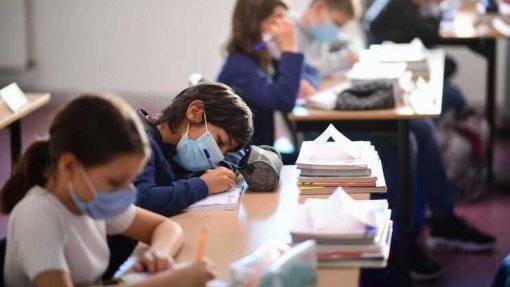 Covid-19: Diretores escolares satisfeitos com decisão da DGS sobre isolamento das crianças