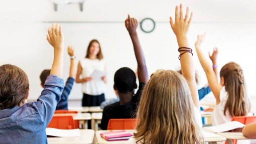 Covid-19: Pais dizem que fim dos isolamentos nas escolas é adequado