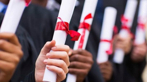 Covid-19: Fenprof exige vacinação de reforço para o ensino superior
