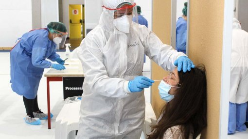 Covid-19: OMS contabiliza recorde de 2,6 milhões de novos casos em 24 horas