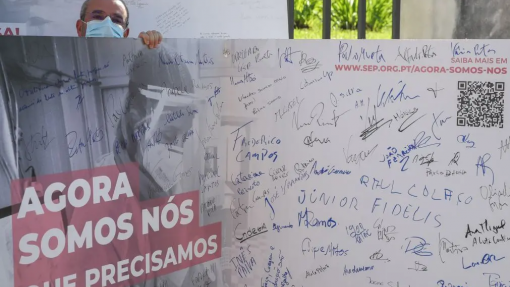 Mais de 700 enfermeiros de Lisboa entregam abaixo assinado contra &quot;injustiça&quot; laboral