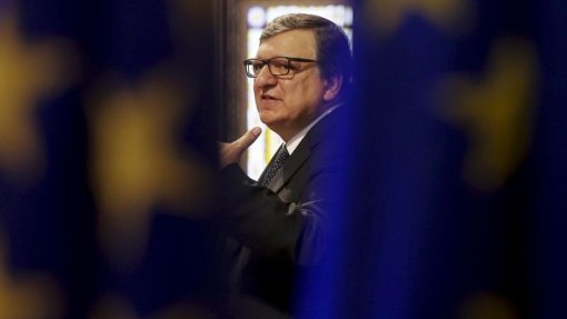 Covid-19: Durão Barroso pede solidariedade aos doadores e transparência aos fabricantes de vacinas