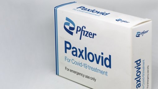 Covid-19: Pfizer diz que testou com sucesso tratamento oral contra Ómicron