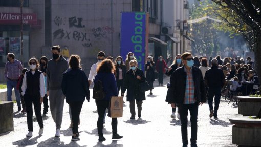 Covid-19: Incidência sobe para 4.490,9 infeções por 100 mil habitantes e Rt desce