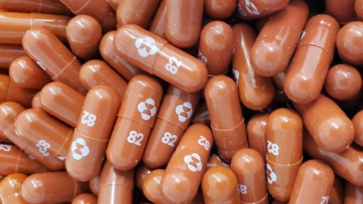 Covid-19: Assinado acordo para dar acesso a medicamento antiviral a 105 países pobres