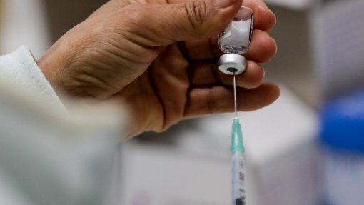Covid-19: Aberto autoagendamento de vacinas para pessoas com 30 ou mais anos