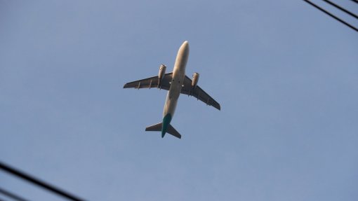 Covid-19: Aumento de infeções e de vacinados levam UE a admitir aliviar regras para viagens