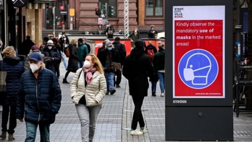 Covid-19: Centro europeu não exclui aparecimento de novas variantes de fuga imunitária