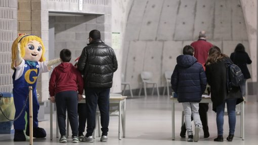 Covid-19: Pediatra Jorge Amil pede às autoridades que reapreciem vacinação das crianças