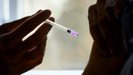 Covid-19: Aberto autoagendamento para maiores de 18 anos para dose de reforço