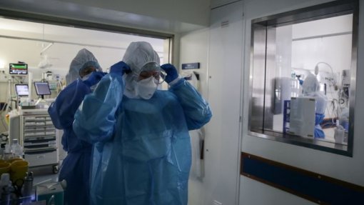 Covid-19: Portugal com mais 63.833 casos, 44 mortes e aumento nos internamentos