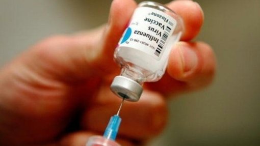 Vacina contra a gripe grátis em 2022/2023 para pessoas com 65 anos ou mais