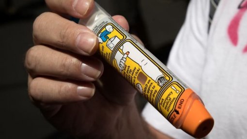 Escolas recebem canetas de adrenalina e formação sobre alergias alimentares