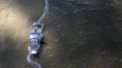 Mediterrâneo é um dos mares com mais plásticos do planeta