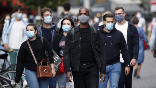 Covid-19: Incidência de infeções e índice de transmissibilidade voltam a baixar