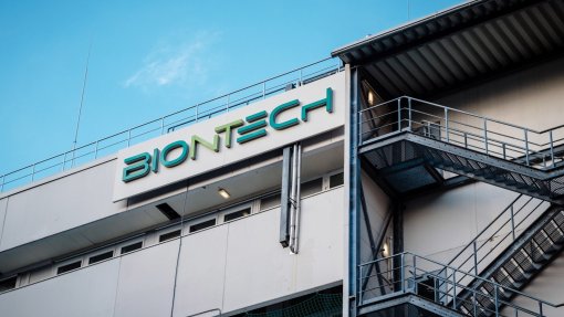 Covid-19: Publicação revela oposição da BioNTech à produção de vacinas em África