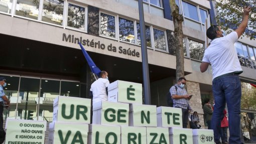Enfermeiros marcam concentração para 15 de março junto do Ministerio da Saúde