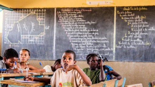 Mais de metade das crianças do Sahel central sentem-se inseguras na escola - ONG