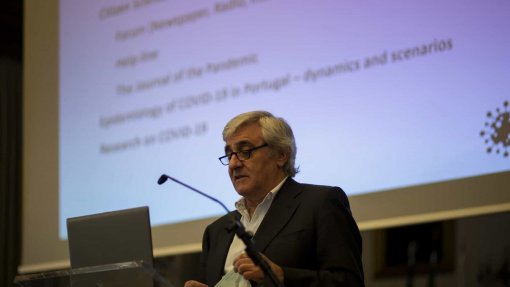 Covid-19: Vírus está &quot;objetivamente&quot; endémico mas não deixa de ser grave - Henrique Barros