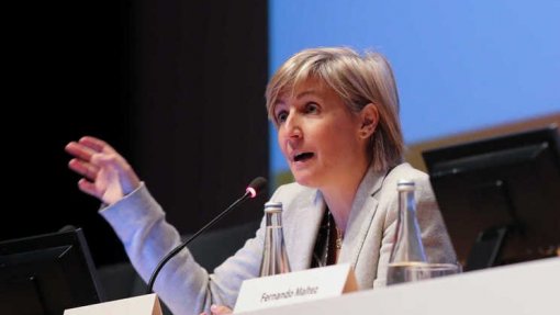 Covid-19: Centros deverão ser adaptados ao ritmo da vacinação - Ministra