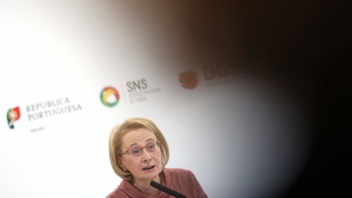 Covid-19: DGS atualiza norma que termina com isolamento dos contactos de alto risco